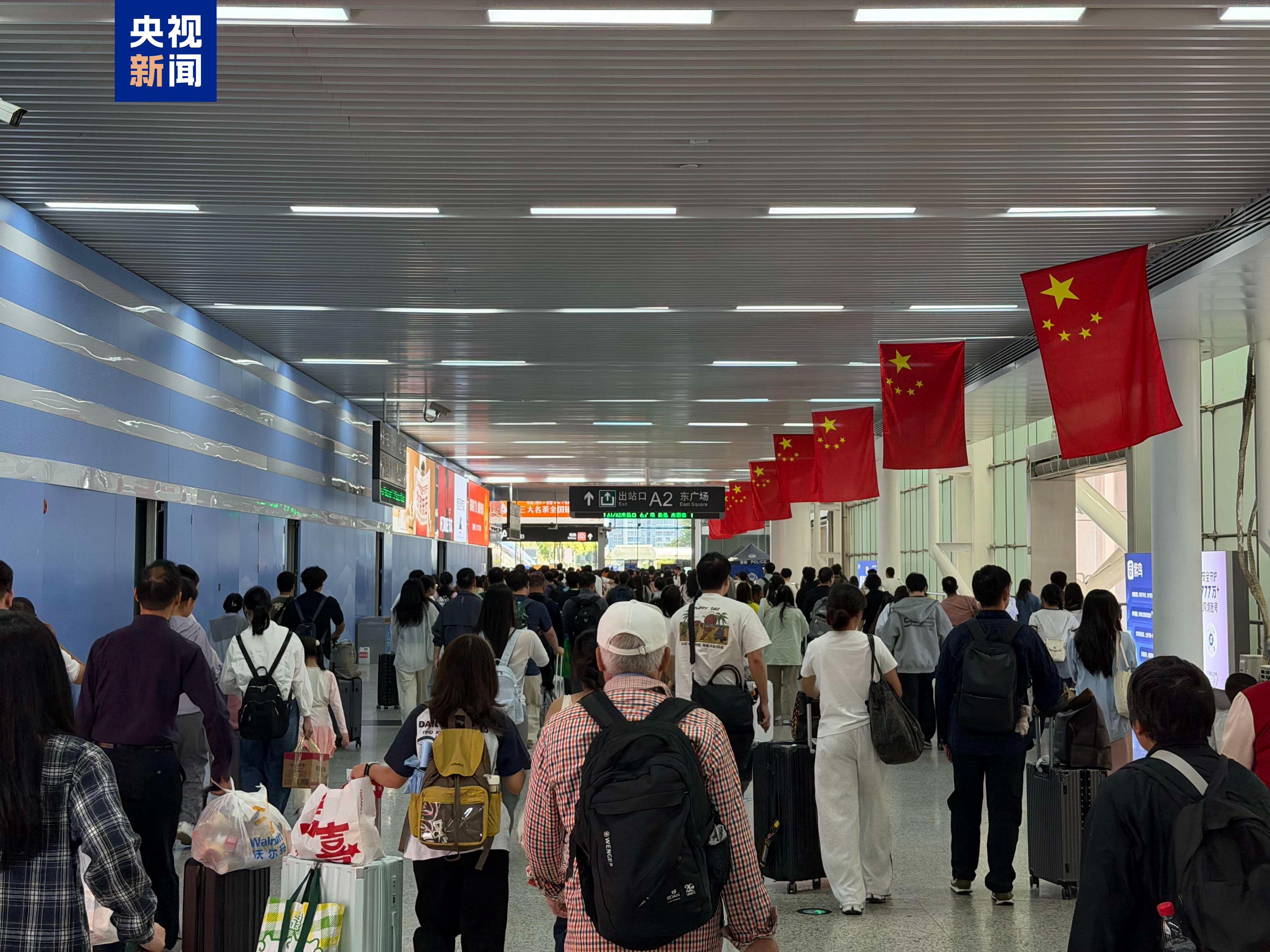 国庆假期 国铁广州局共发送旅客2072.1万人次 创历史新高 国庆假期 国铁广州局共发送旅客2072.1万人次 创历史新高