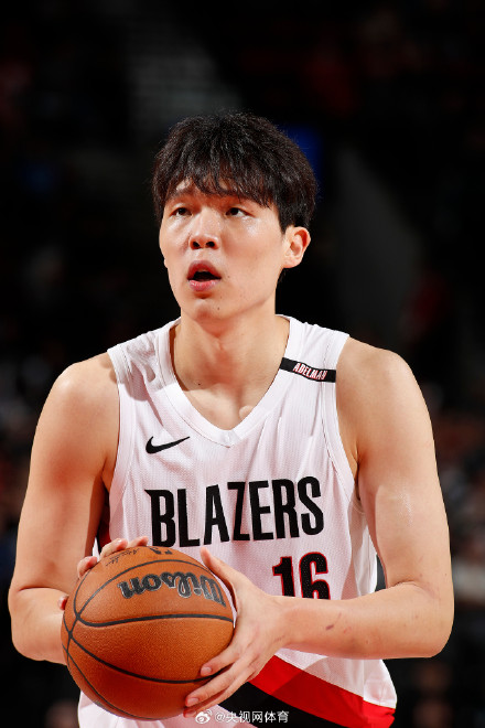 杨瀚森季前赛6分4助攻