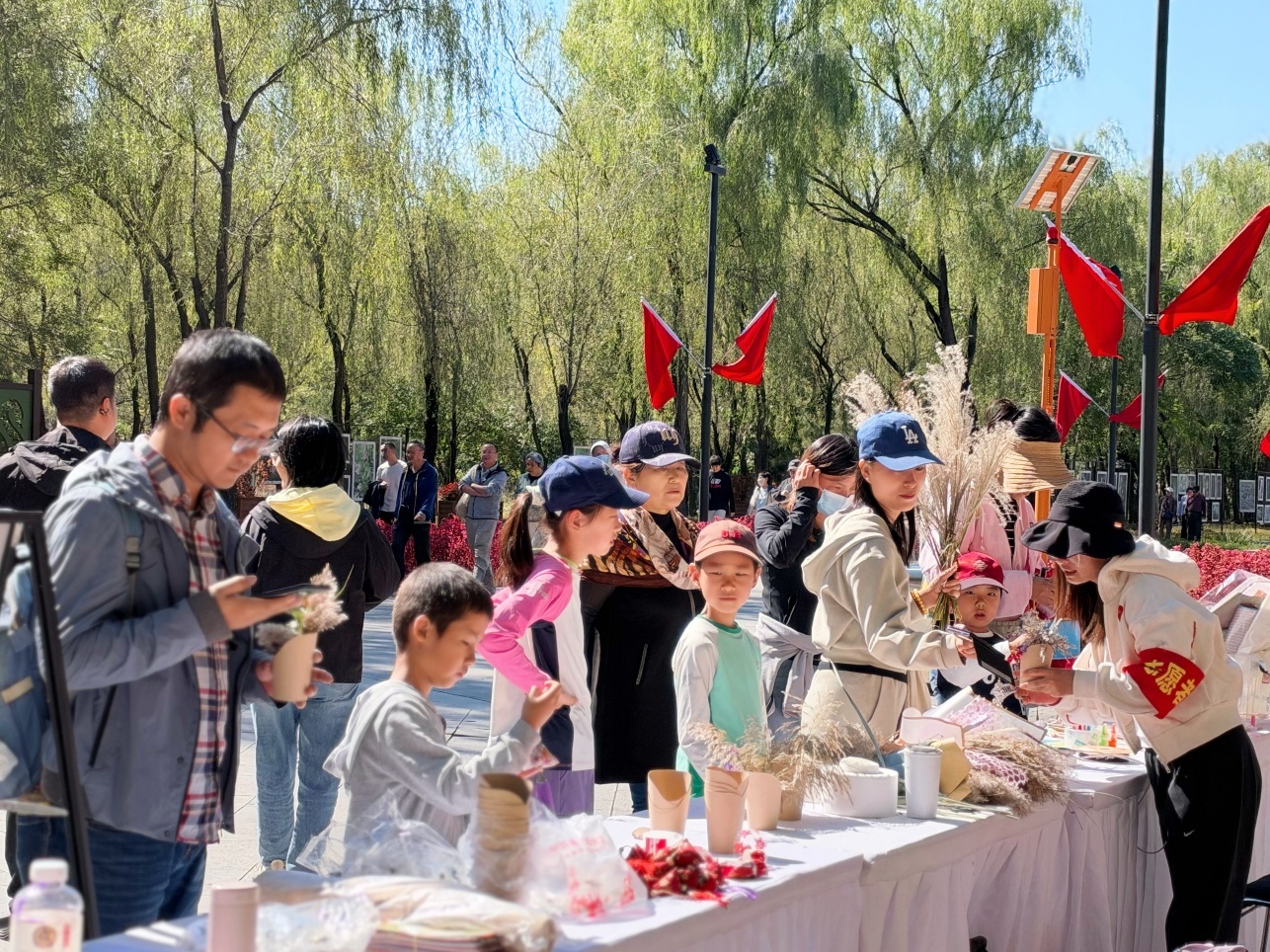 国庆假期 北京公园共接待游客1381.36万人次