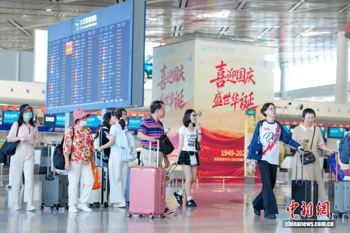 海南自贸港封关后首个国庆假期进出岛旅客同比增长11.76% 海南自贸港封关后首个国庆假期进出岛旅客同比增长11.76%