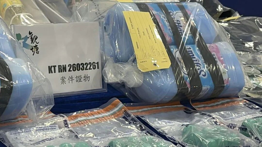 2分钟调包!一男子在香港酒店楼下抽烟,房间内3000万港元黄金被调换成8瓶柔顺剂,警方迅速破案 2分钟调包!一男子在香港酒店楼下抽烟,房间内3000万港元黄金被调换成8瓶柔顺剂,警方迅速破案