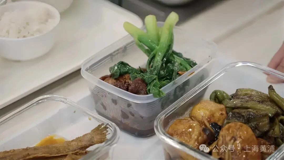 胃口小也能吃出花样!半份菜,低至4元!这个社区食堂太懂上海老人了! 胃口小也能吃出花样!半份菜,低至4元!这个社区食堂太懂上海老人了!