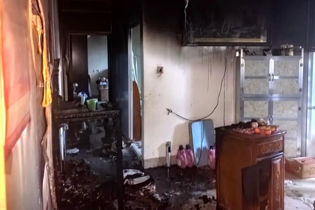 一个疏忽把家烧了!这个习惯一定要改 一个疏忽把家烧了!这个习惯一定要改