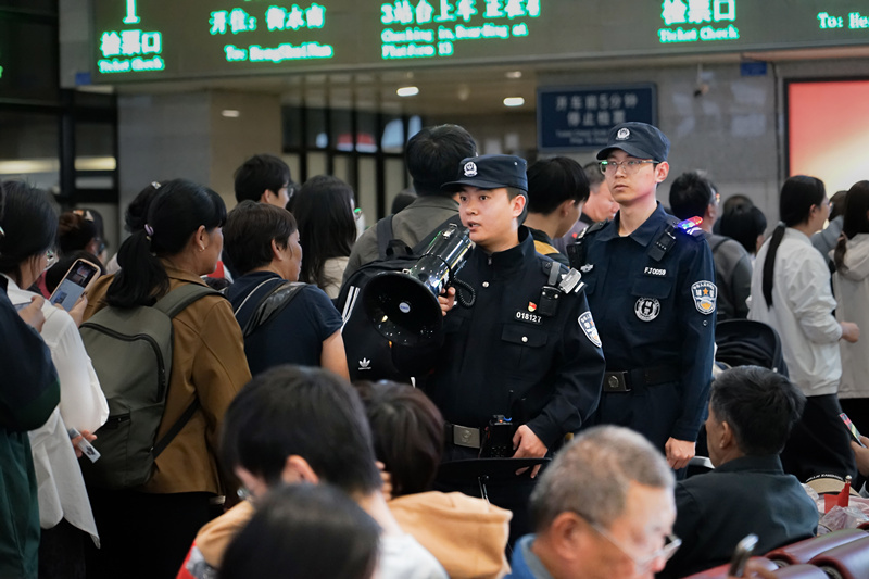 北京铁警全力护航2368万旅客平安出行