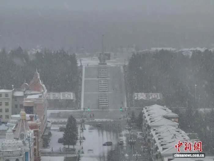 “神州北极”漠河迎来今秋首场降雪