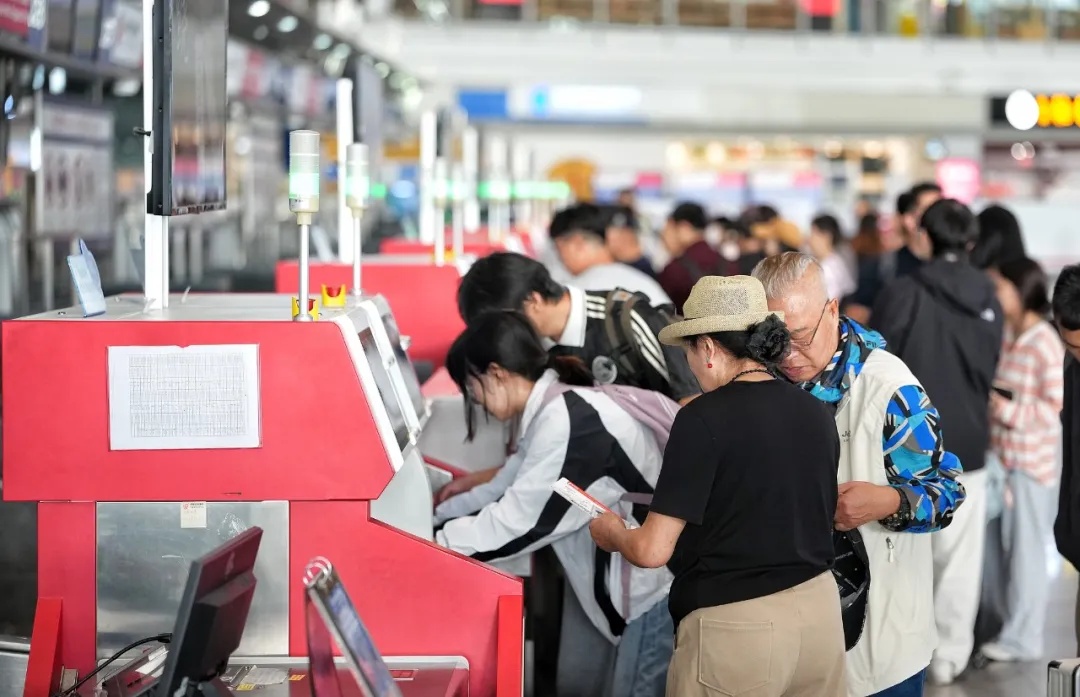 机票价格大跳水,“4000多元跌到1000元左右”;有的低至“2”字头,很多人捡漏 机票价格大跳水,“4000多元跌到1000元左右”;有的低至“2”字头,很多人捡漏
