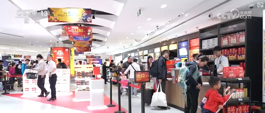 理货、上架、结账……人头攒动，消费火热！免税门店客流、销售额双双走高