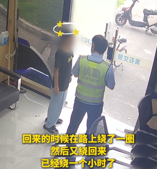 “警察叔叔，我迷路了…...” 交警岗亭里，12岁少年的慌张被稳稳接住