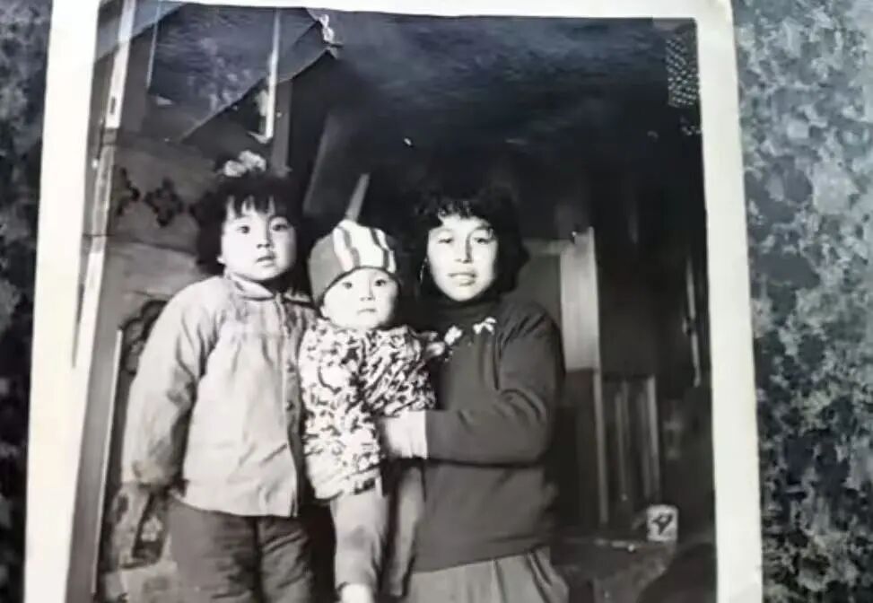 高中生用AI让去世舅舅"回来"陪妈妈过生日，看哭网友…