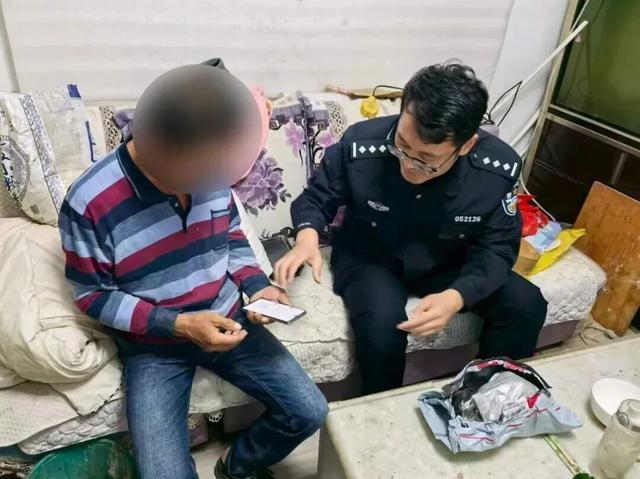 张先生藏宝被估五万，寄卡后险成洗钱帮凶