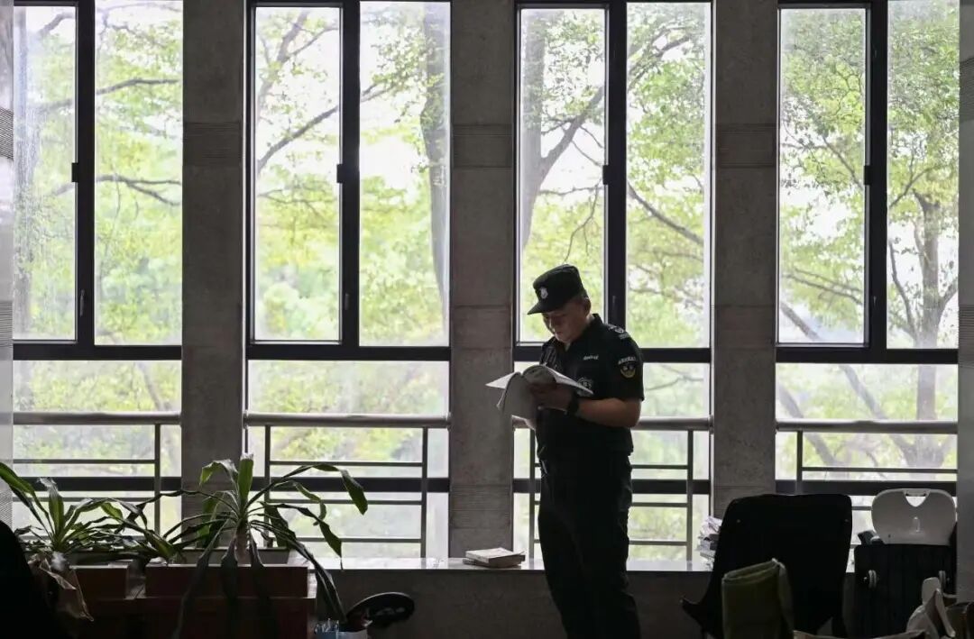 一位保安,“闯”进大学图书馆借阅榜 一位保安,“闯”进大学图书馆借阅榜
