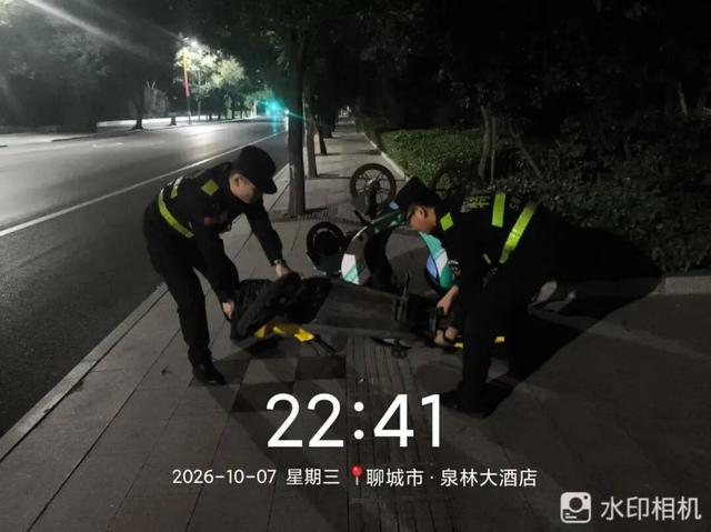 男子为博眼球倒放共享单车被罚款800元