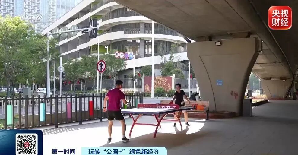桥下“长”出热门运动场!订场率超90%→ 桥下“长”出热门运动场!订场率超90%→