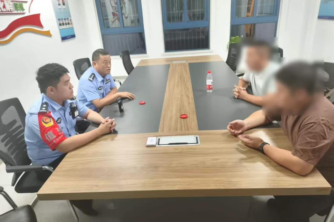 “我是给工人发工资!” 男子取出毕生积蓄60万,民警直接拦下! “我是给工人发工资!” 男子取出毕生积蓄60万,民警直接拦下!