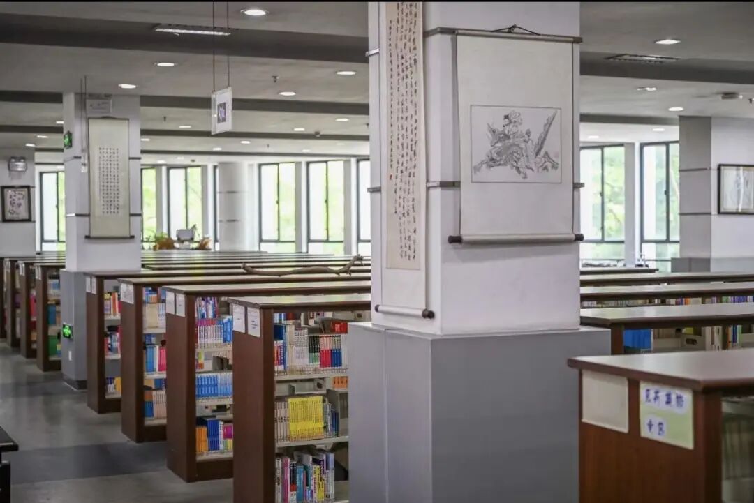 一位保安,“闯”进大学图书馆借阅榜 一位保安,“闯”进大学图书馆借阅榜
