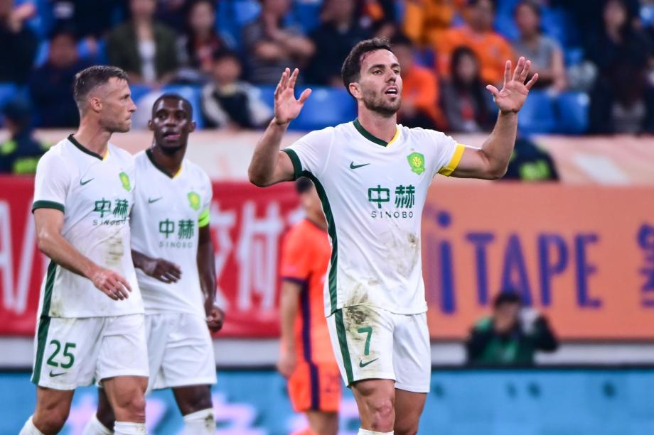 中超-法比奥梅开二度 国安3-0送青岛海牛提前降级 中超-法比奥梅开二度 国安3-0送青岛海牛提前降级