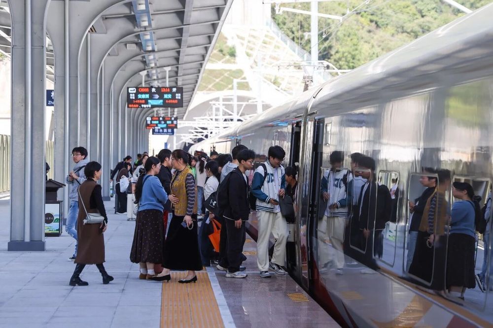 铁路中秋国庆假期累计发送旅客3.02亿人次 多项客运指标创历史新高 铁路中秋国庆假期累计发送旅客3.02亿人次 多项客运指标创历史新高