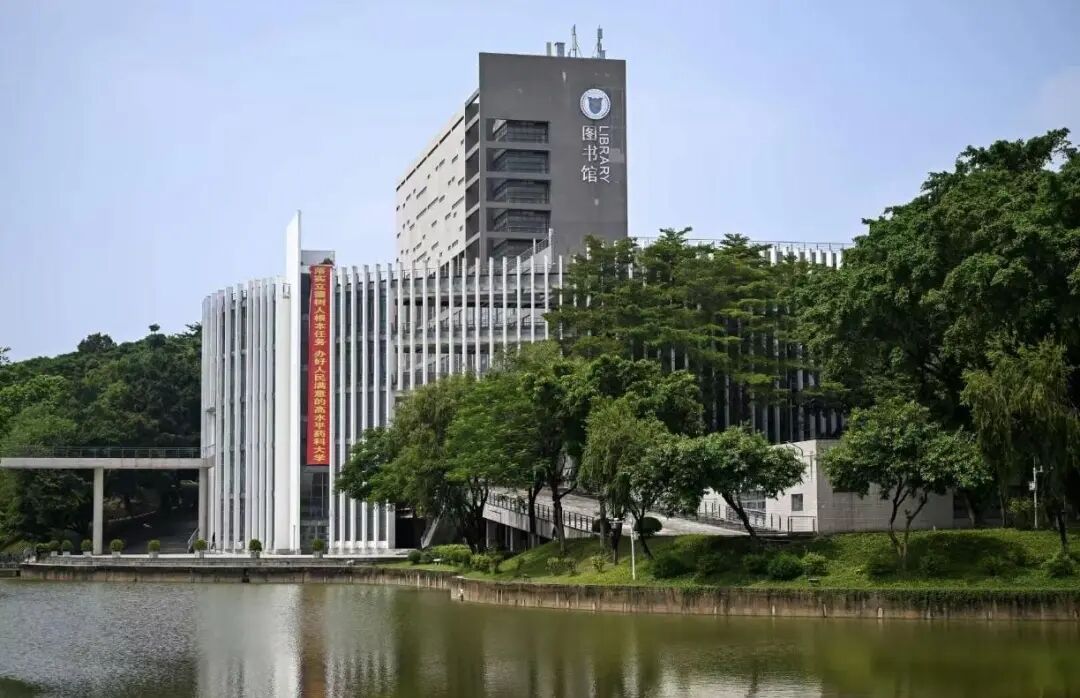 一位保安,“闯”进大学图书馆借阅榜 一位保安,“闯”进大学图书馆借阅榜