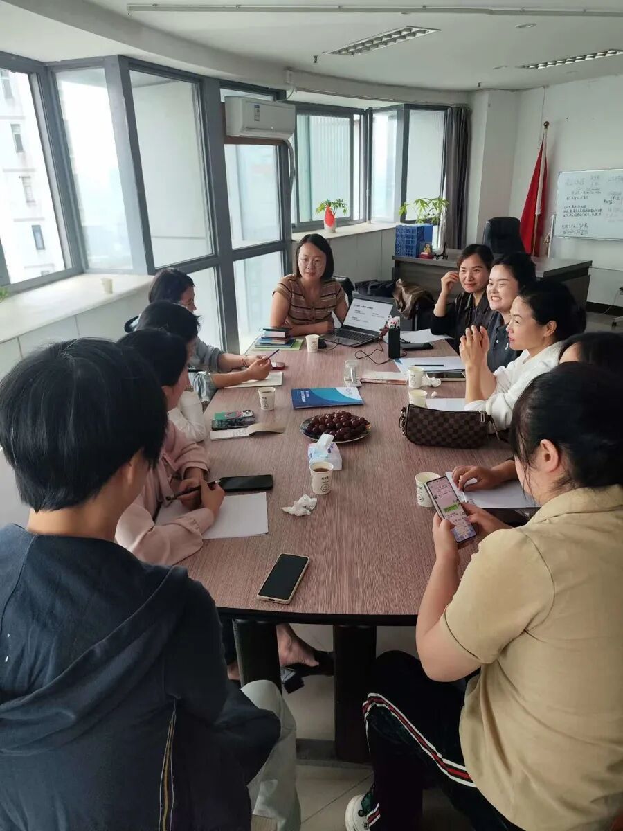 凌晨4点出车、陪诊6小时、自带9条抹布……这些普通人凭什么被称作“高手”？