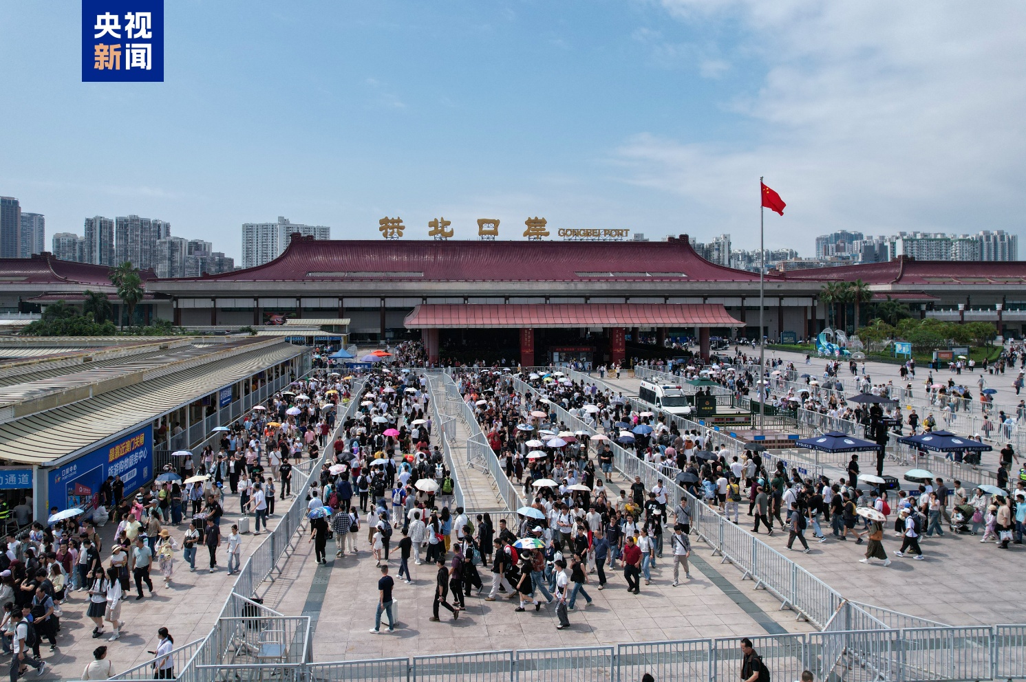 拱北边检站2026年出入境人员突破1亿人次 拱北边检站2026年出入境人员突破1亿人次