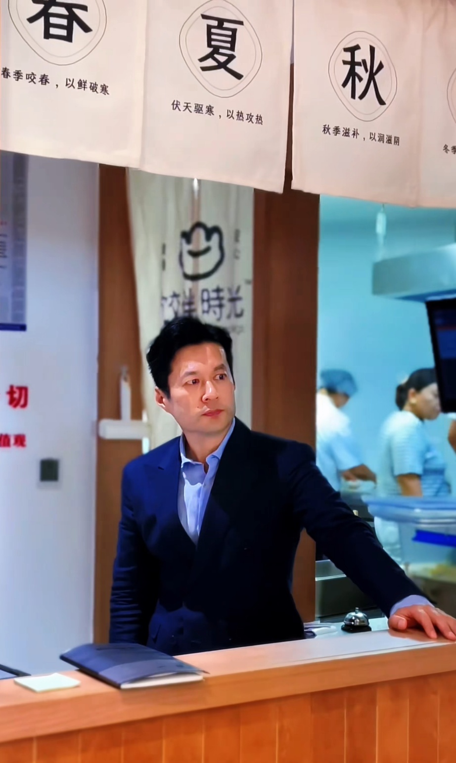 54岁男演员自曝养老计划:现在拍戏、直播、开店拼命挣钱,老了想开非营业性老年公寓,和朋友抱团取暖;此前辟谣无戏可拍被迫回老家卖饺子 54岁男演员自曝养老计划:现在拍戏、直播、开店拼命挣钱,老了想开非营业性老年公寓,和朋友抱团取暖;此前辟谣无戏可拍被迫回老家卖饺子