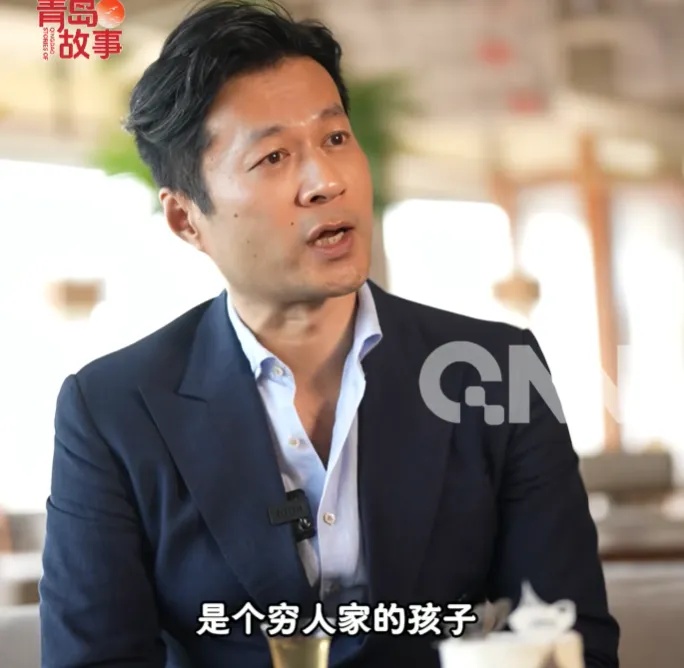 54岁男演员自曝养老计划:现在拍戏、直播、开店拼命挣钱,老了想开非营业性老年公寓,和朋友抱团取暖;此前辟谣无戏可拍被迫回老家卖饺子 54岁男演员自曝养老计划:现在拍戏、直播、开店拼命挣钱,老了想开非营业性老年公寓,和朋友抱团取暖;此前辟谣无戏可拍被迫回老家卖饺子