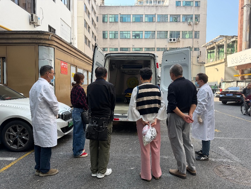 杭州老人陈长明去世,享年92岁!女儿含泪送别:八年前,他和妈妈做了同一个决定... 杭州老人陈长明去世,享年92岁!女儿含泪送别:八年前,他和妈妈做了同一个决定...