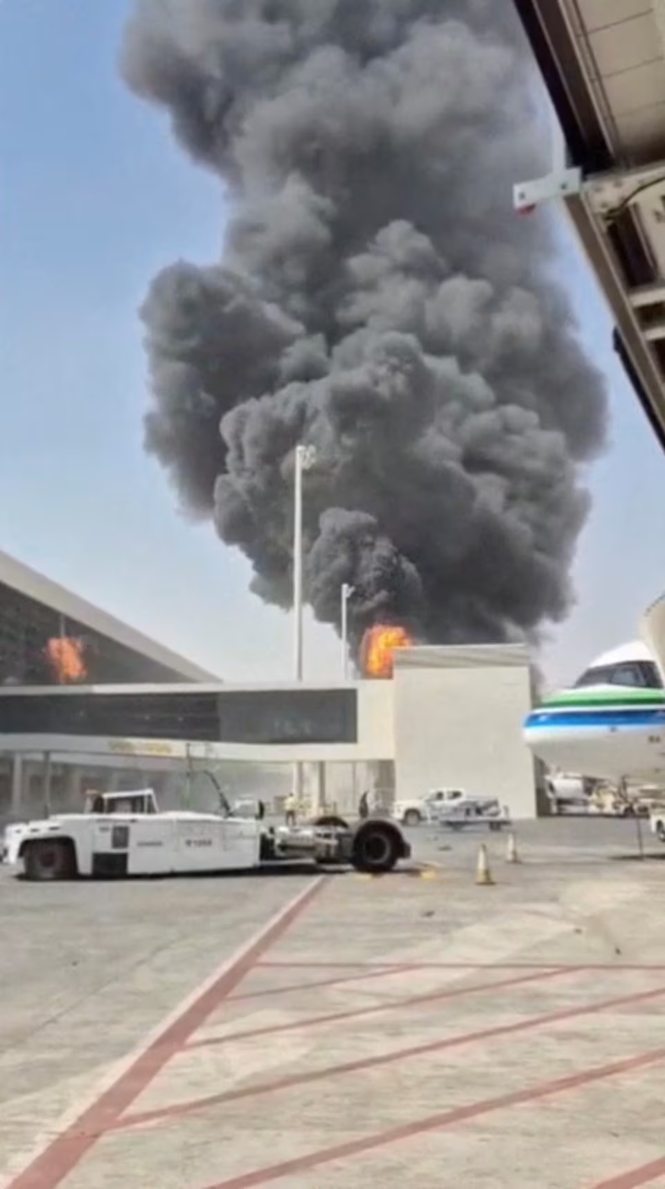 外媒:也门胡塞武装警告航空公司和旅客不要使用沙特机场,并称这一警告应得到认真对待 外媒:也门胡塞武装警告航空公司和旅客不要使用沙特机场,并称这一警告应得到认真对待