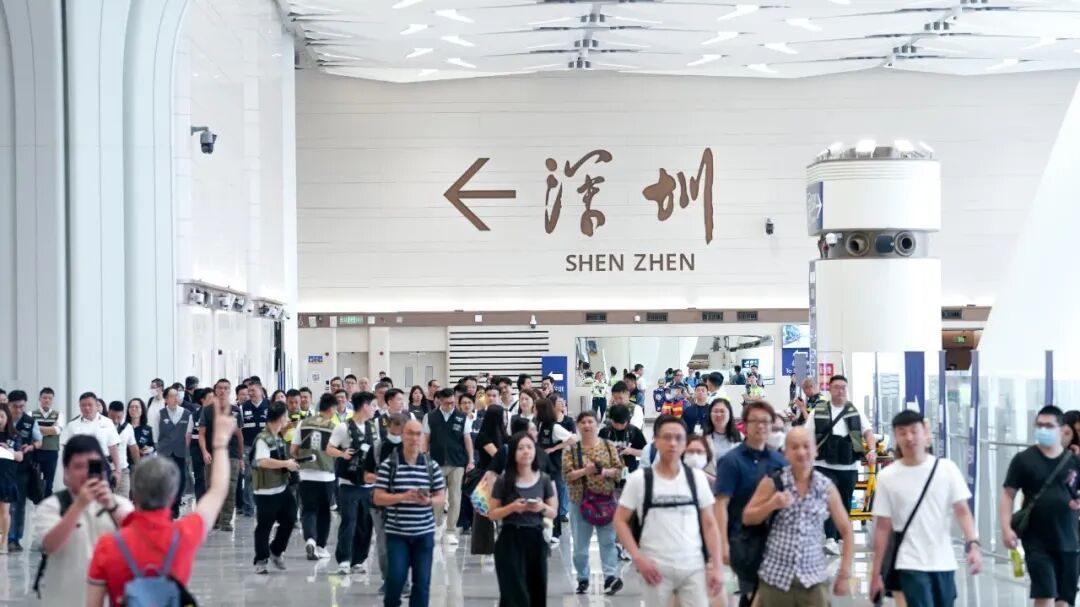 皇岗口岸举行开通仪式,李家超致辞→ 皇岗口岸举行开通仪式,李家超致辞→