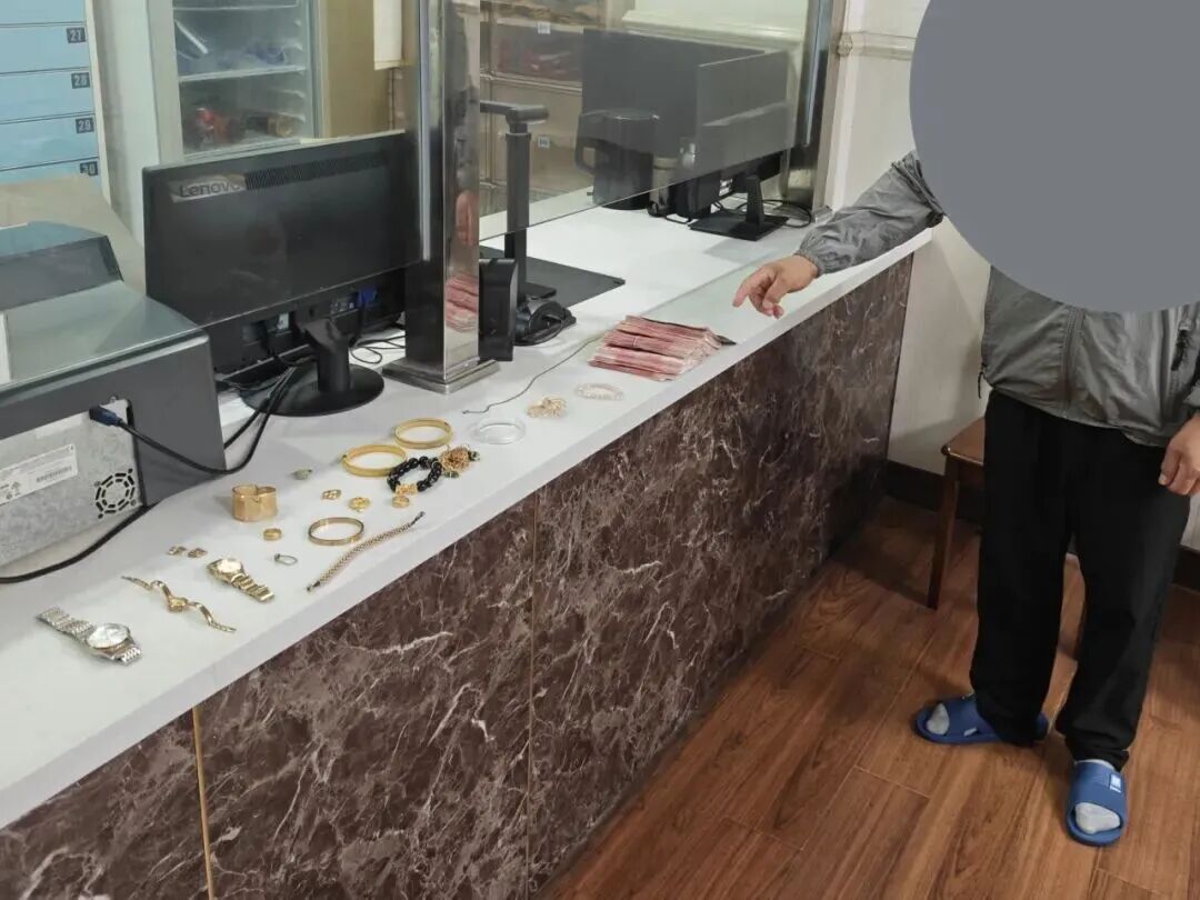 “我和我的前狱友偷了我的前女友” “我和我的前狱友偷了我的前女友”