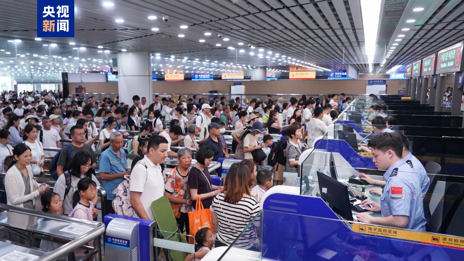 拱北边检站2026年出入境人员突破1亿人次 拱北边检站2026年出入境人员突破1亿人次