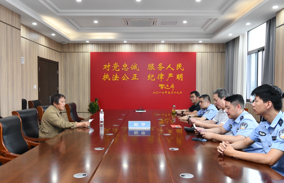 管阿姨、杨阿姨、吴阿姨、张叔叔、徐阿姨、倪阿姨,冲了上去 管阿姨、杨阿姨、吴阿姨、张叔叔、徐阿姨、倪阿姨,冲了上去