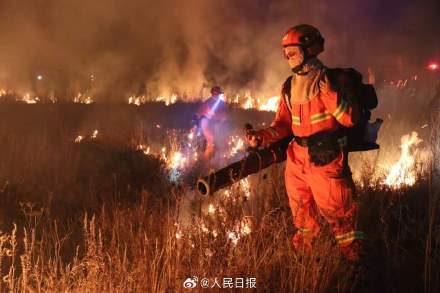 蒙古国草原火逼近我边境 蒙古国草原火逼近我边境