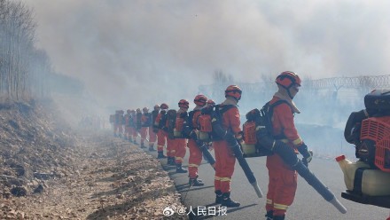 蒙古国草原火逼近我边境 蒙古国草原火逼近我边境