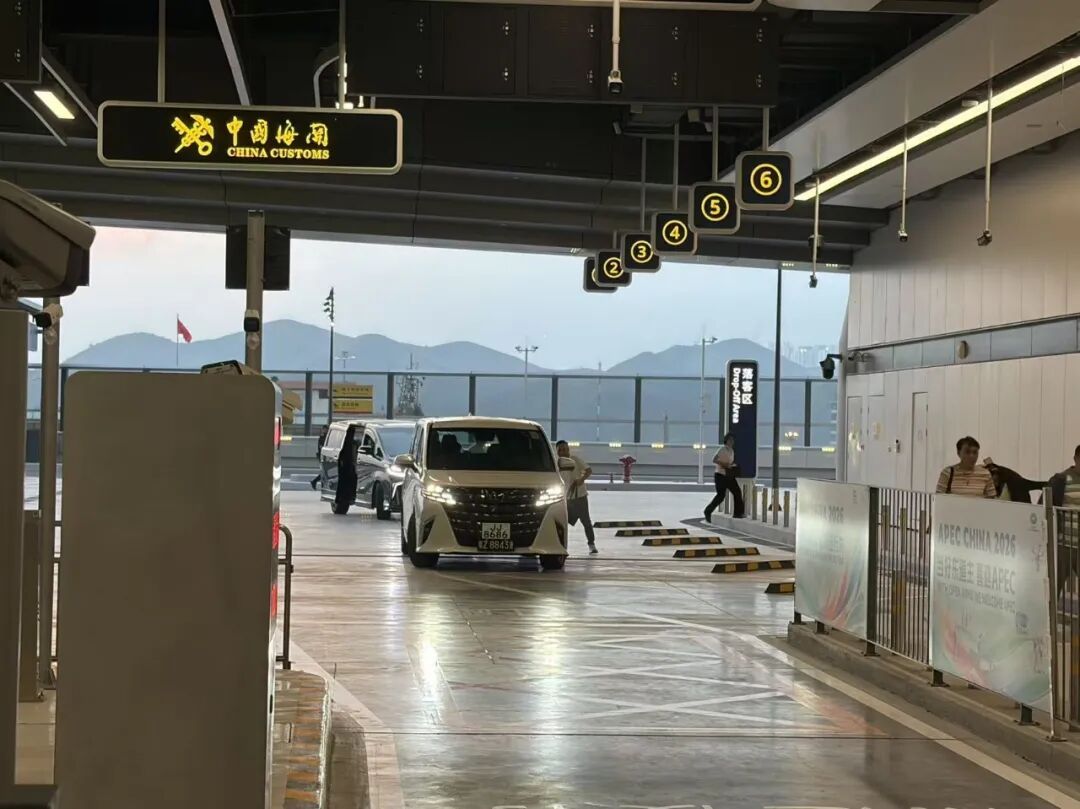 全球最大陆路单体口岸皇岗口岸今晨开通 ,首名旅客20秒完成刷证通关 全球最大陆路单体口岸皇岗口岸今晨开通 ,首名旅客20秒完成刷证通关