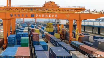 “义新欧”中欧班列今年进出口集装箱破20万标箱 “义新欧”中欧班列今年进出口集装箱破20万标箱