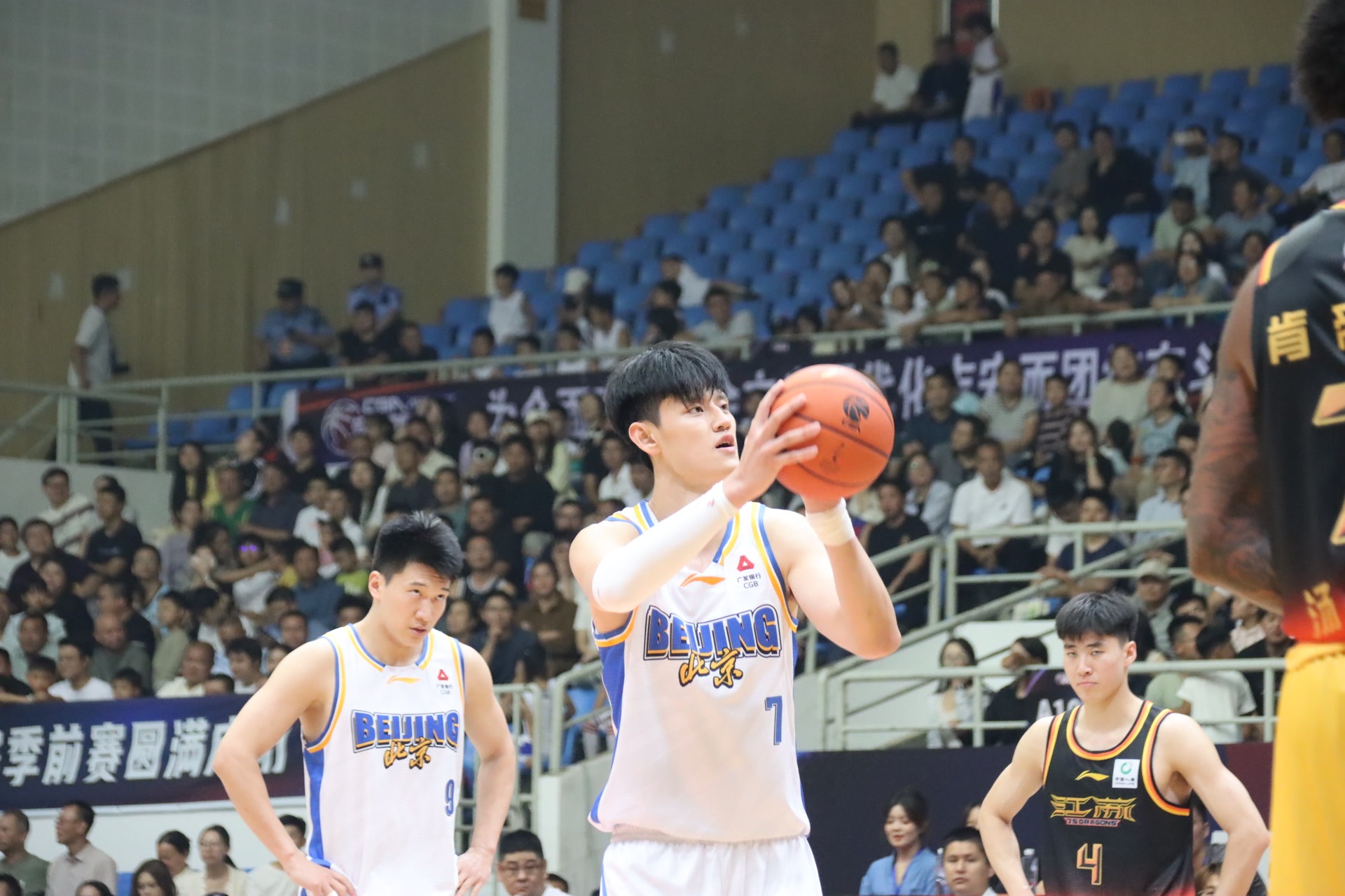 力克江苏队 北京首钢男篮季前赛取得三连胜 力克江苏队 北京首钢男篮季前赛取得三连胜