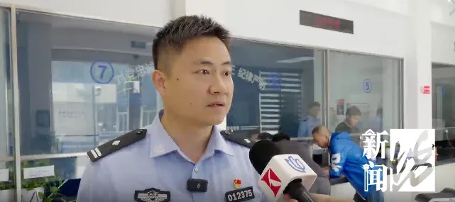 阿姨被“理财大师”深度洗脑,购买12条黄鱼伪装成黄鱼包裹 民警紧急上门拦下 阿姨被“理财大师”深度洗脑,购买12条黄鱼伪装成黄鱼包裹 民警紧急上门拦下