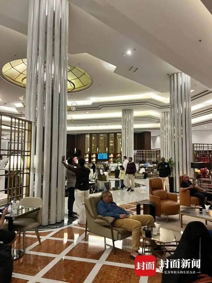 1死11伤,沙特利雅得机场再次遇袭!中国旅客自述惊魂一刻:人群哭喊,能看到有人被炸死;裁判马宁一行抵达吉达,等待赴利雅得执法亚冠 1死11伤,沙特利雅得机场再次遇袭!中国旅客自述惊魂一刻:人群哭喊,能看到有人被炸死;裁判马宁一行抵达吉达,等待赴利雅得执法亚冠