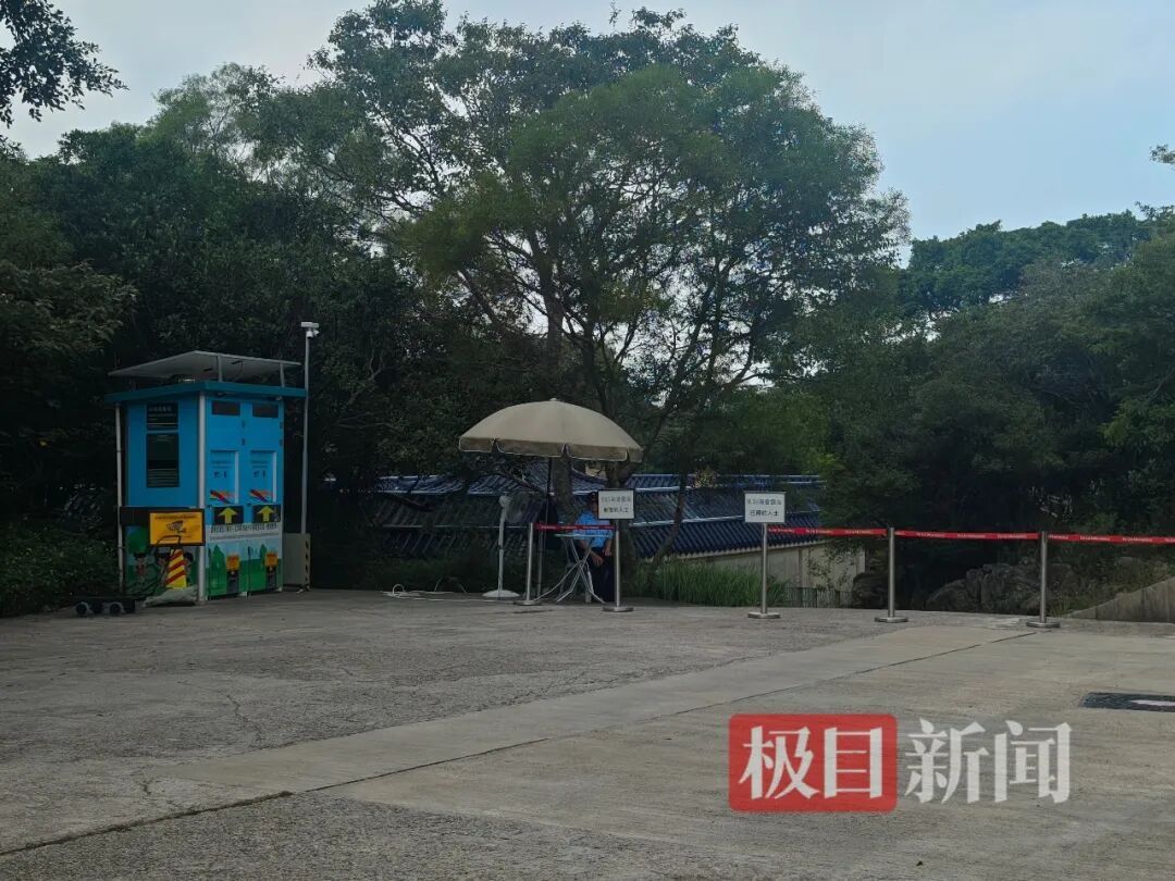 “梅艳芳骨灰失踪”后实探香港宝莲禅寺:骨灰安放处位置隐蔽,连僧人也不知道有这个地方,周围设有多个监控摄像头,警方正在寺内调查 “梅艳芳骨灰失踪”后实探香港宝莲禅寺:骨灰安放处位置隐蔽,连僧人也不知道有这个地方,周围设有多个监控摄像头,警方正在寺内调查