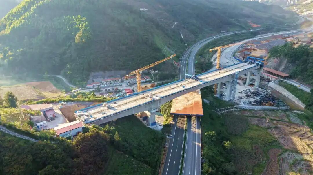 黄百铁路全线最大跨度连续梁合龙 预计2028年建成通车