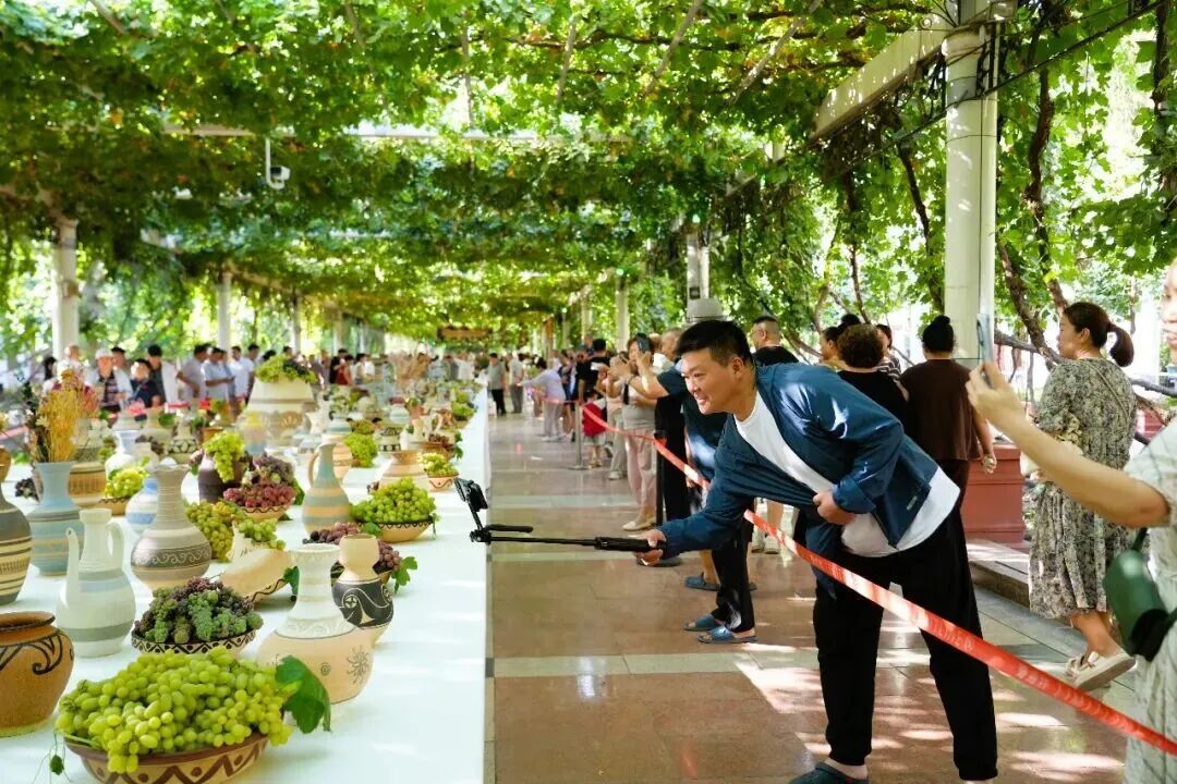 步行可到机场，这座高铁站近期客流火爆