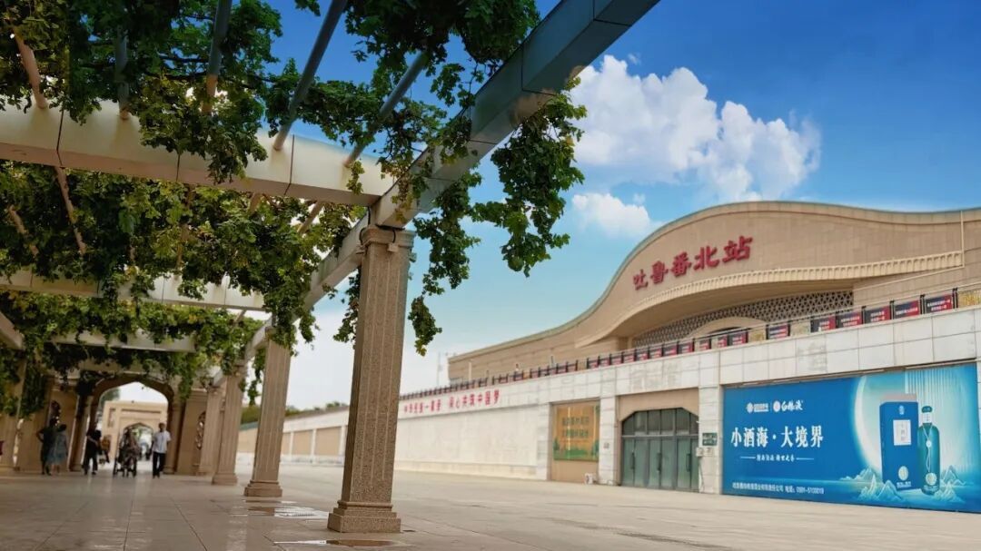 步行可到机场，这座高铁站近期客流火爆