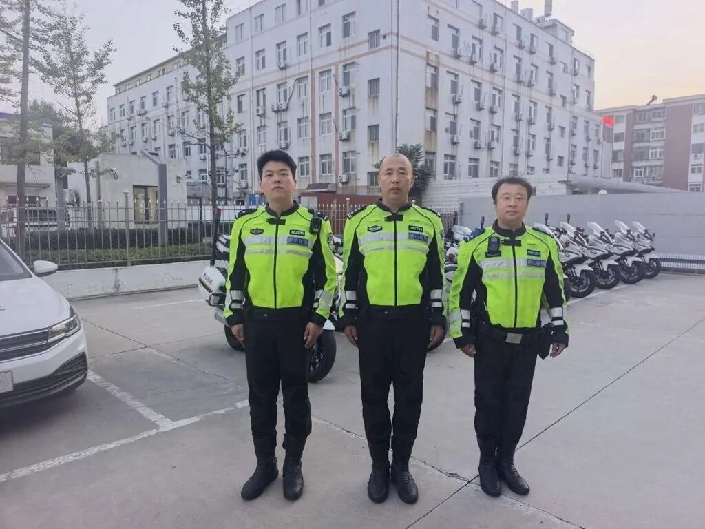 13个路口，8分钟，他们跑赢一场“断指保卫战”……