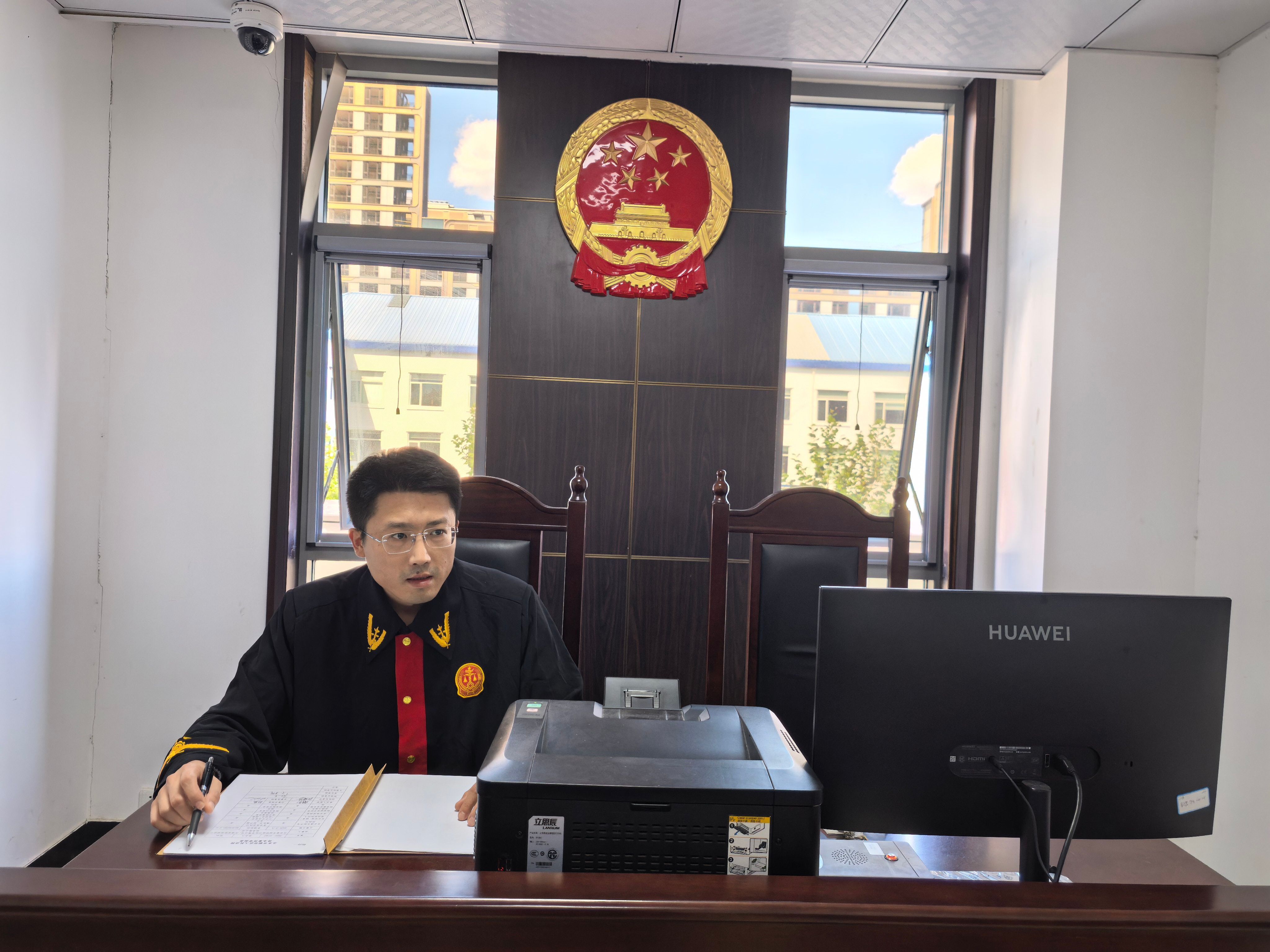员工借助AI辅助办公遭辞退,法院:合理使用不违规 员工借助AI辅助办公遭辞退,法院:合理使用不违规