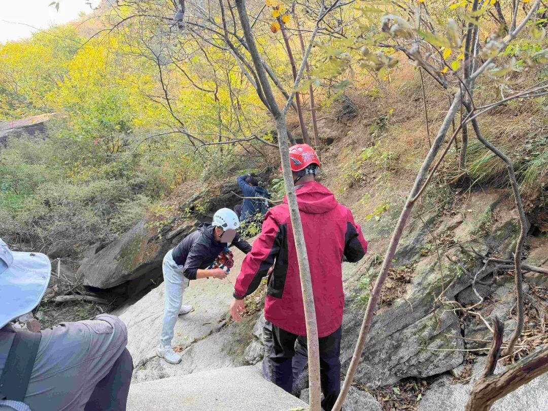 低估野山风险3人被困深山,北京怀柔消防15小时连夜营救 低估野山风险3人被困深山,北京怀柔消防15小时连夜营救