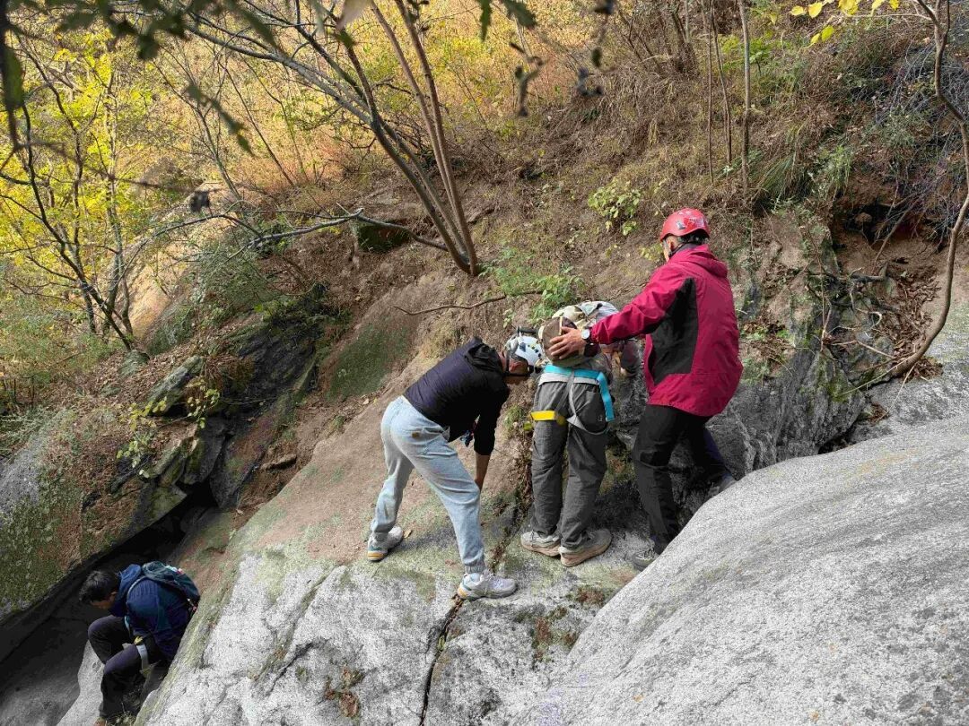 低估野山风险3人被困深山,北京怀柔消防15小时连夜营救 低估野山风险3人被困深山,北京怀柔消防15小时连夜营救