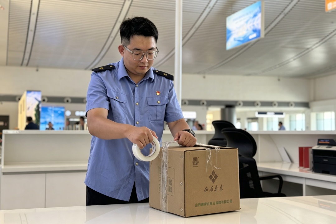 步行可到机场，这座高铁站近期客流火爆