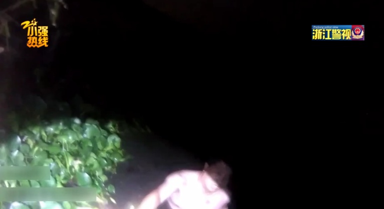 大反转！深夜男子神色异常，民警到场人已在水里，救上来一查：身份不简单！