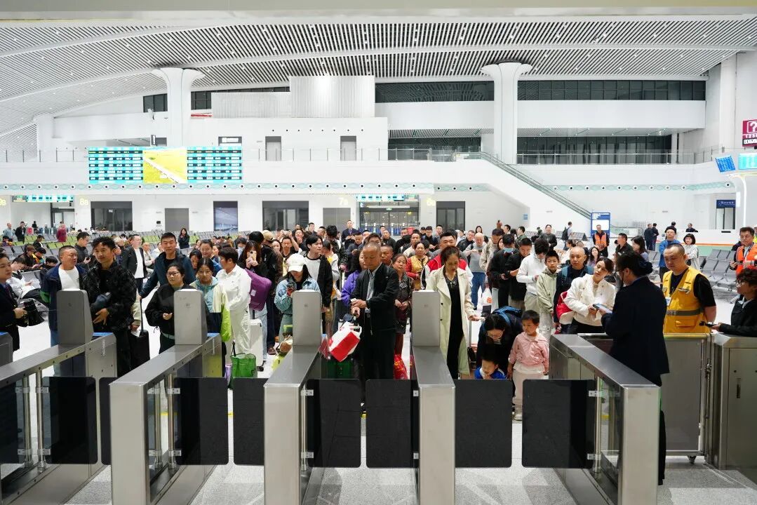 新站房投用,将接入新建高铁 新站房投用,将接入新建高铁